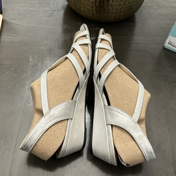 LIFESTRIDE Yaya Strappy Dress Sandals - Picture 7 of 11